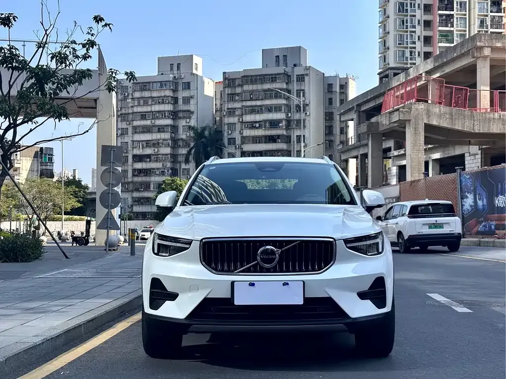 Volvo XC40 — фото 9
