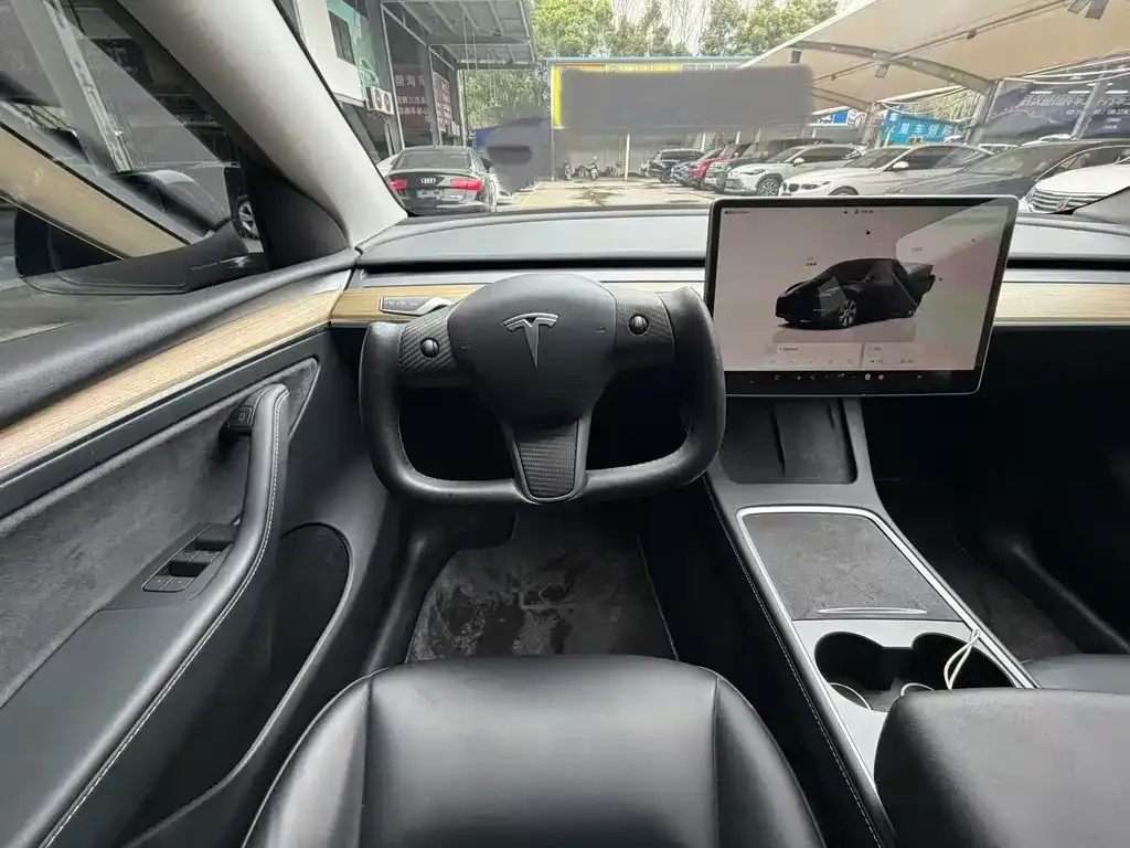 Tesla Model Y — фото 4