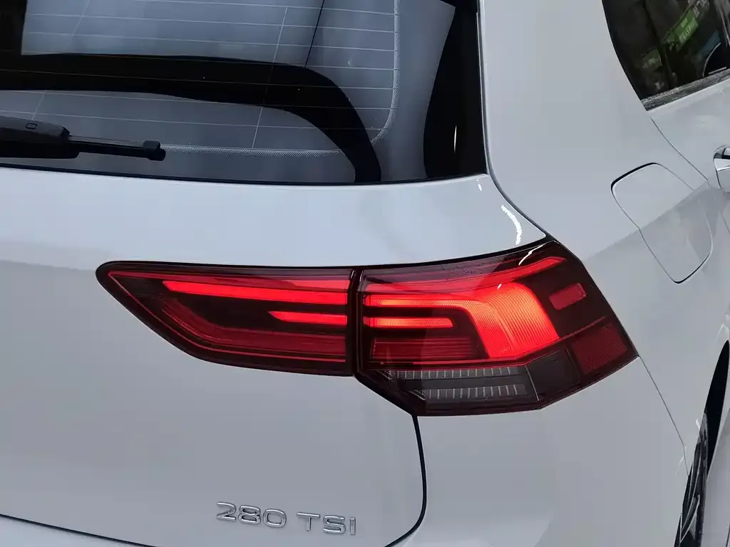 Volkswagen Golf 2023 из CN, фото 10