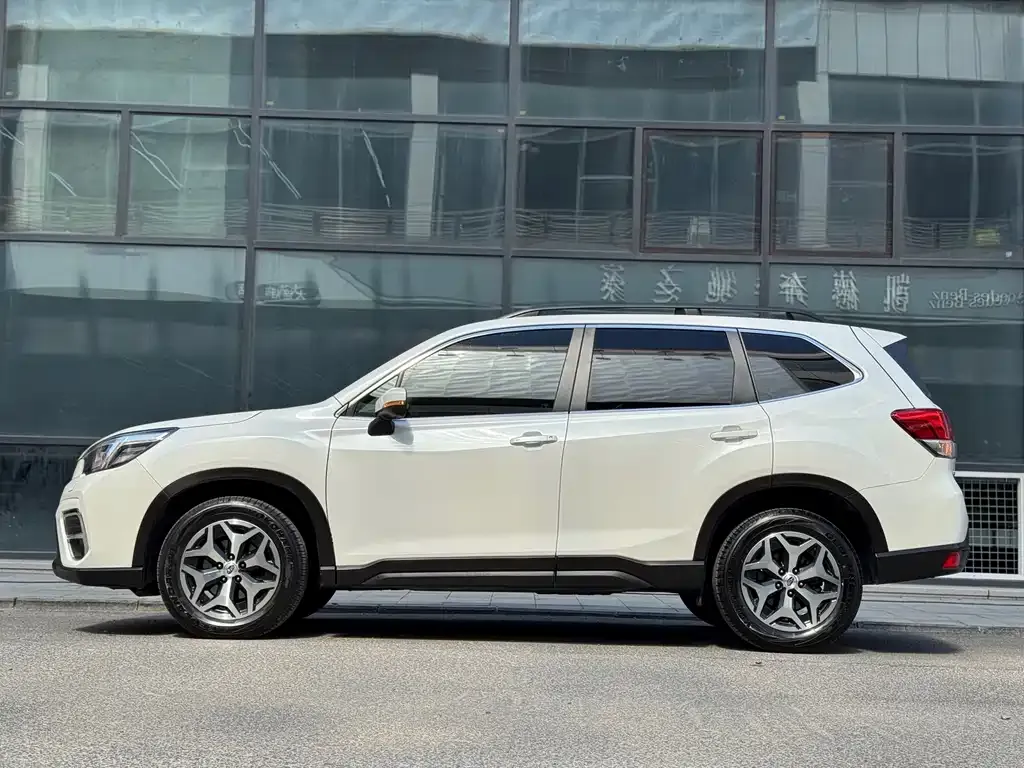 Subaru Forester — фото 10