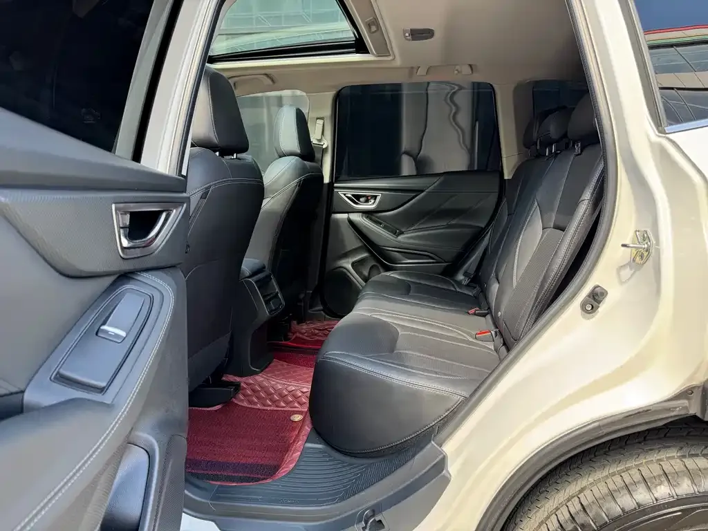 Subaru Forester — фото 9