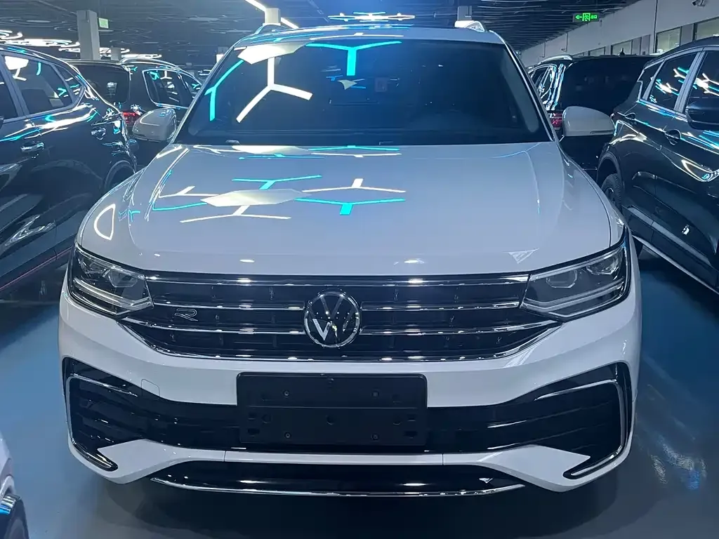 Volkswagen Tiguan L — фото 10