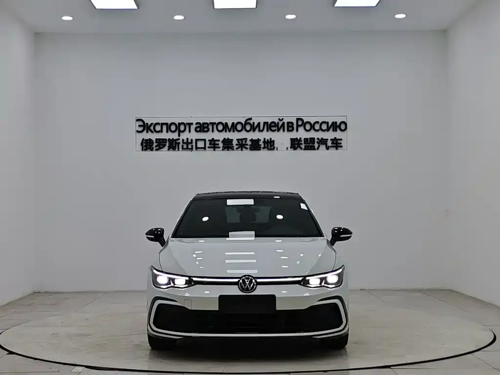 Volkswagen Golf 2023 из CN, фото 2