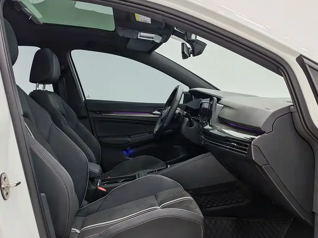 Volkswagen Golf 2023 из CN, фото 7