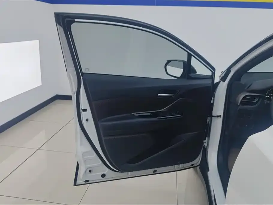 Toyota C-HR EV 2021 из CN, фото 3