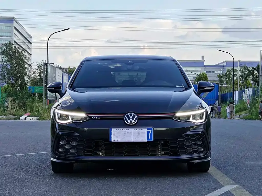 Volkswagen Golf GTI — фото 1