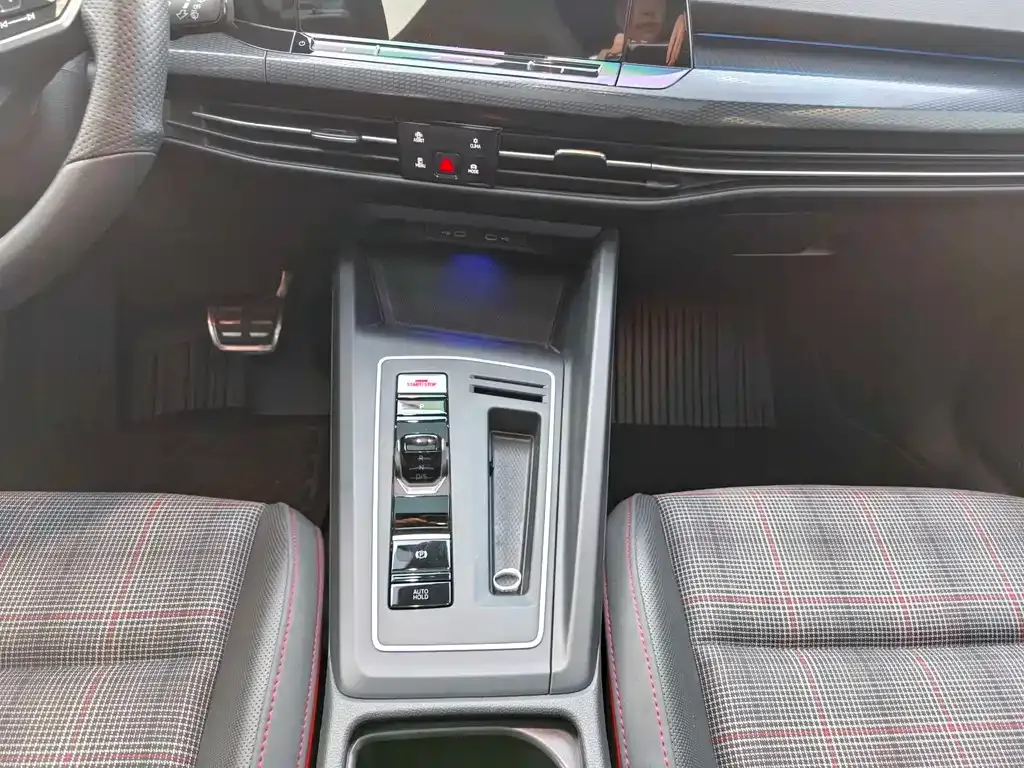 Volkswagen Golf GTI — фото 7