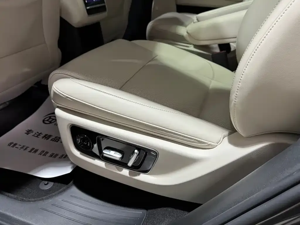 Li Auto Li L8 — фото 2