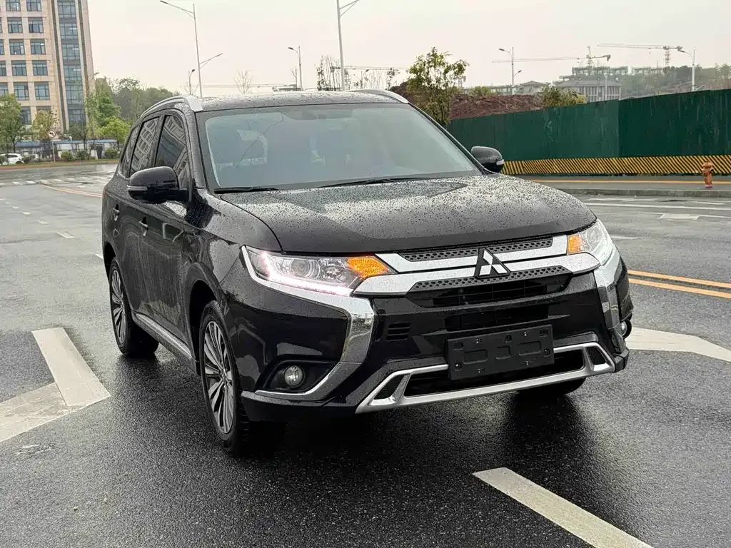 Mitsubishi Outlander 2023 из CN, фото 7