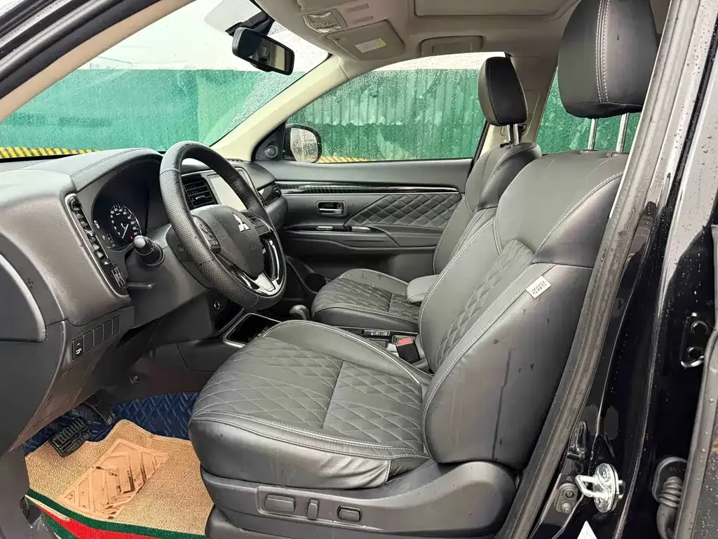 Mitsubishi Outlander 2023 из CN, фото 3