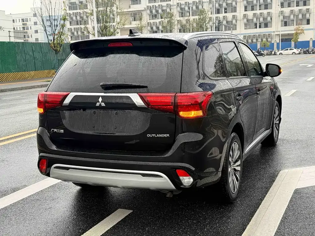 Mitsubishi Outlander 2023 из CN, фото 6