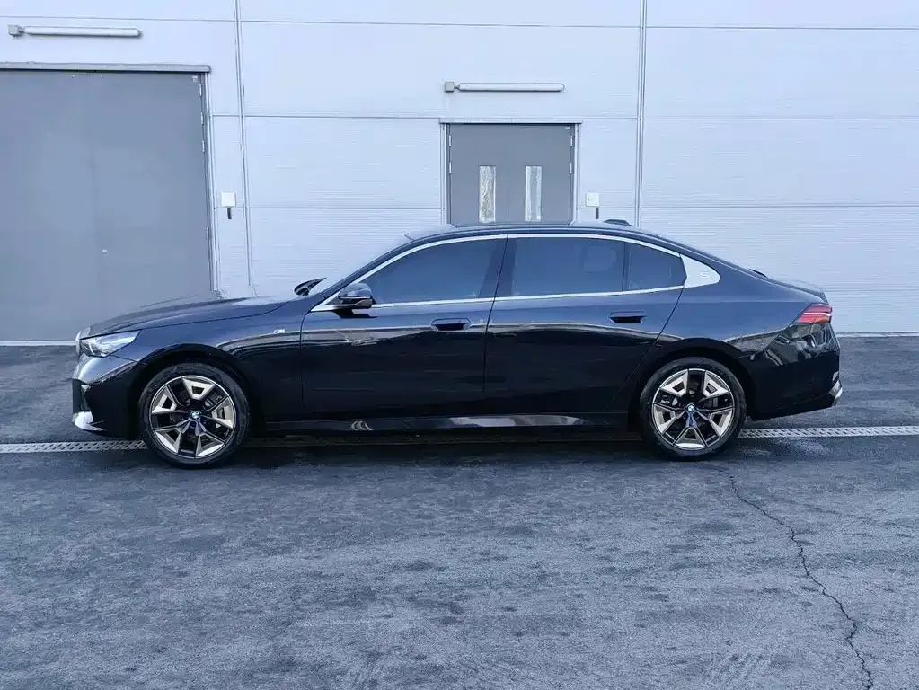BMW 5 Series — фото 10