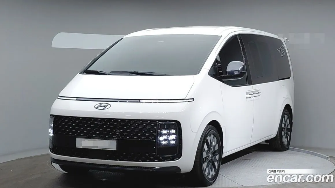 Hyundai Staria — фото 1