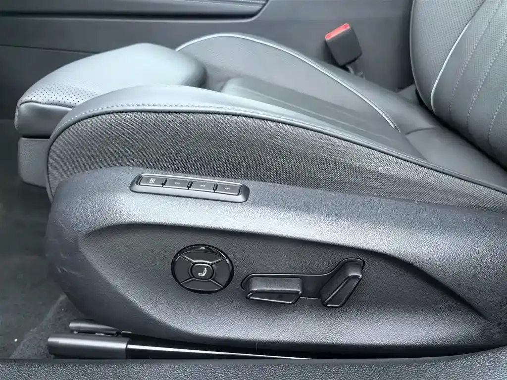 Volkswagen Passat 2024 из CN, фото 10