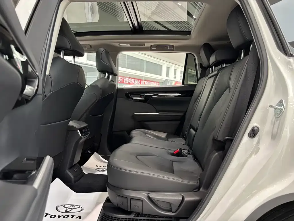 Toyota Highlander 2022 из CN, фото 2