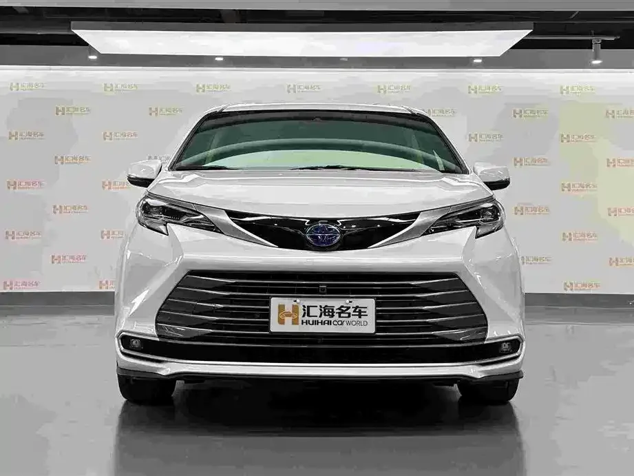 Toyota Sienna 2023 из CN, фото 3