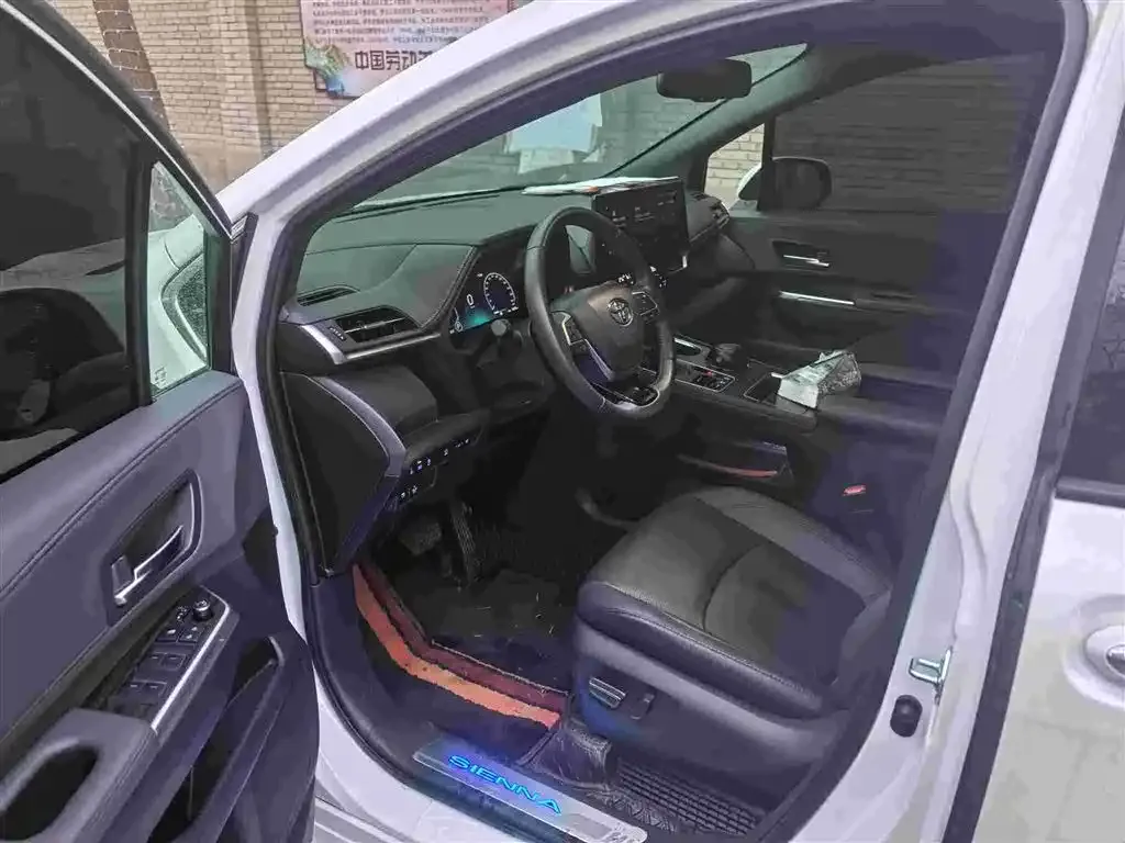 Toyota Sienna 2023 из CN, фото 5