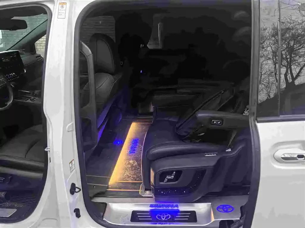 Toyota Sienna 2023 из CN, фото 9