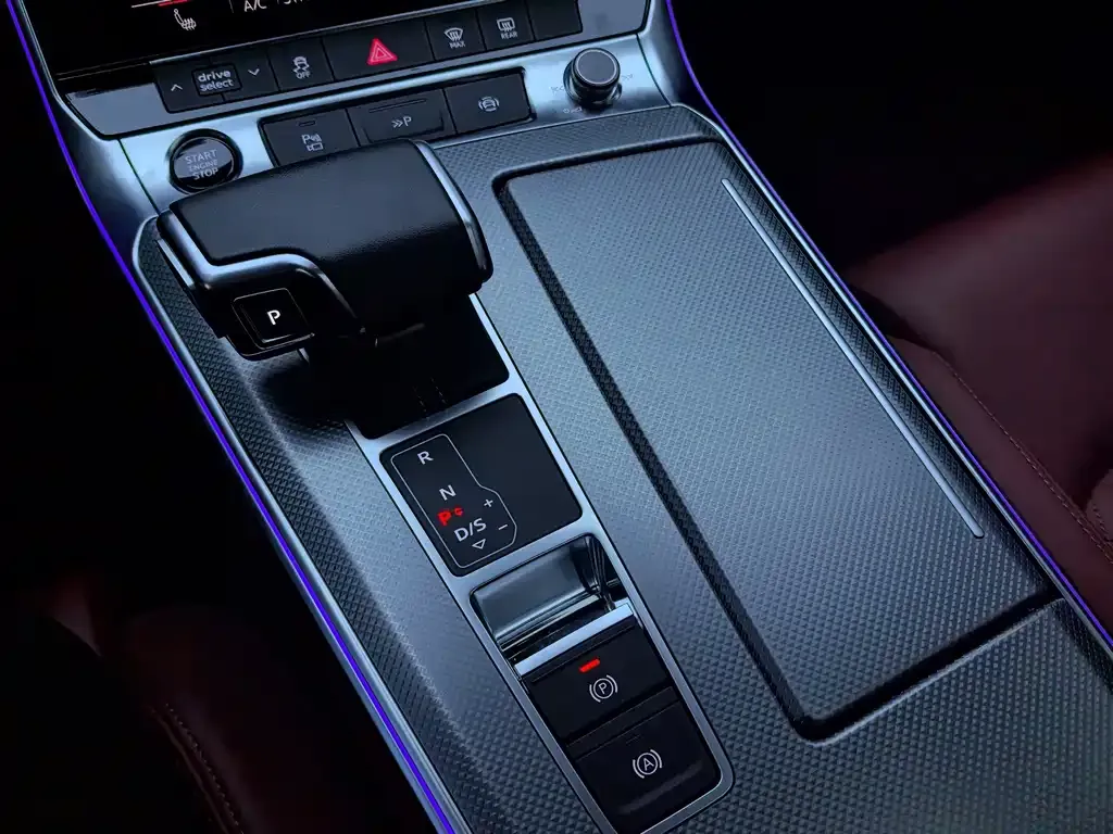 Audi A7L — фото 9