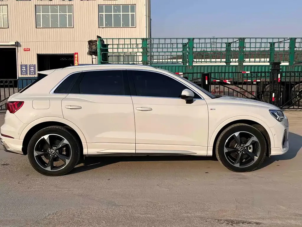 Audi Q3 2023 из CN, фото 7