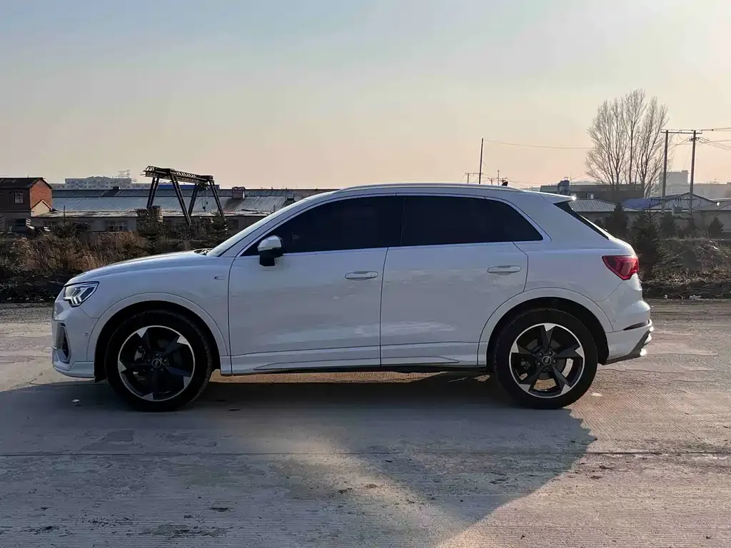 Audi Q3 2023 из CN, фото 9
