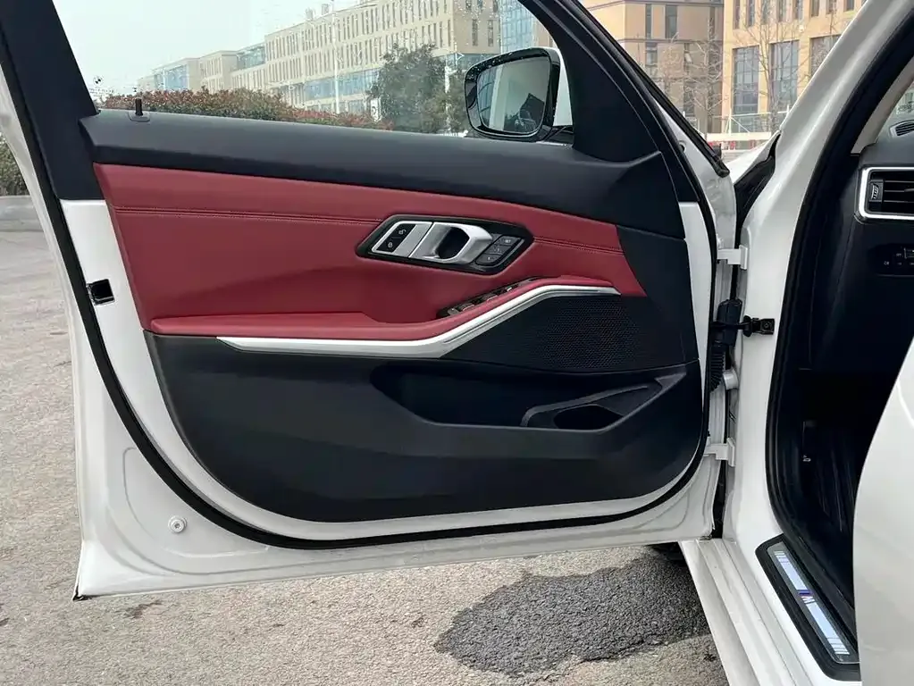 BMW 3 Series 2025 из CN, фото 10