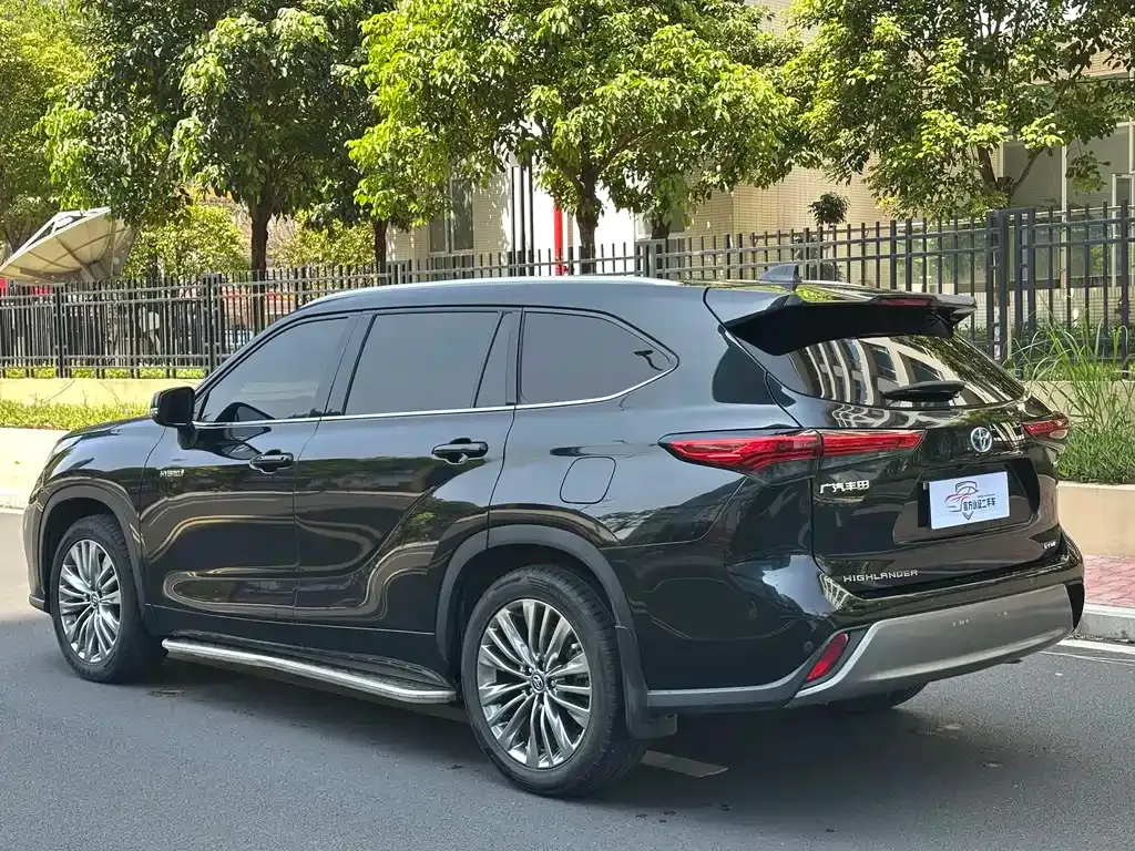 Toyota Highlander — фото 9