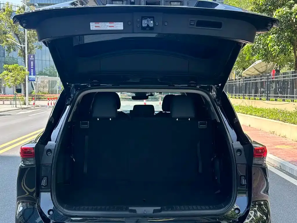 Toyota Highlander — фото 3