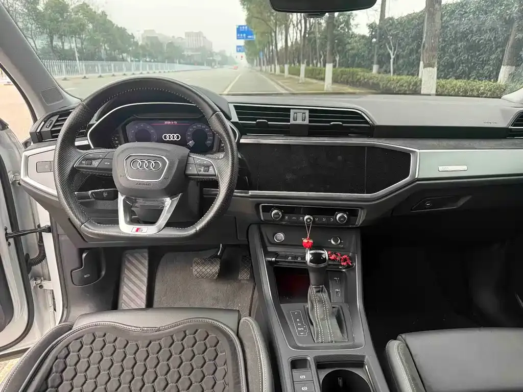 Audi Q3 Sportback — фото 9
