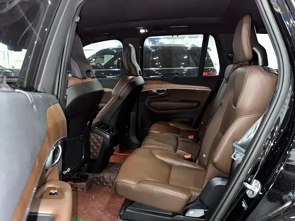 Volvo XC90 — фото 10