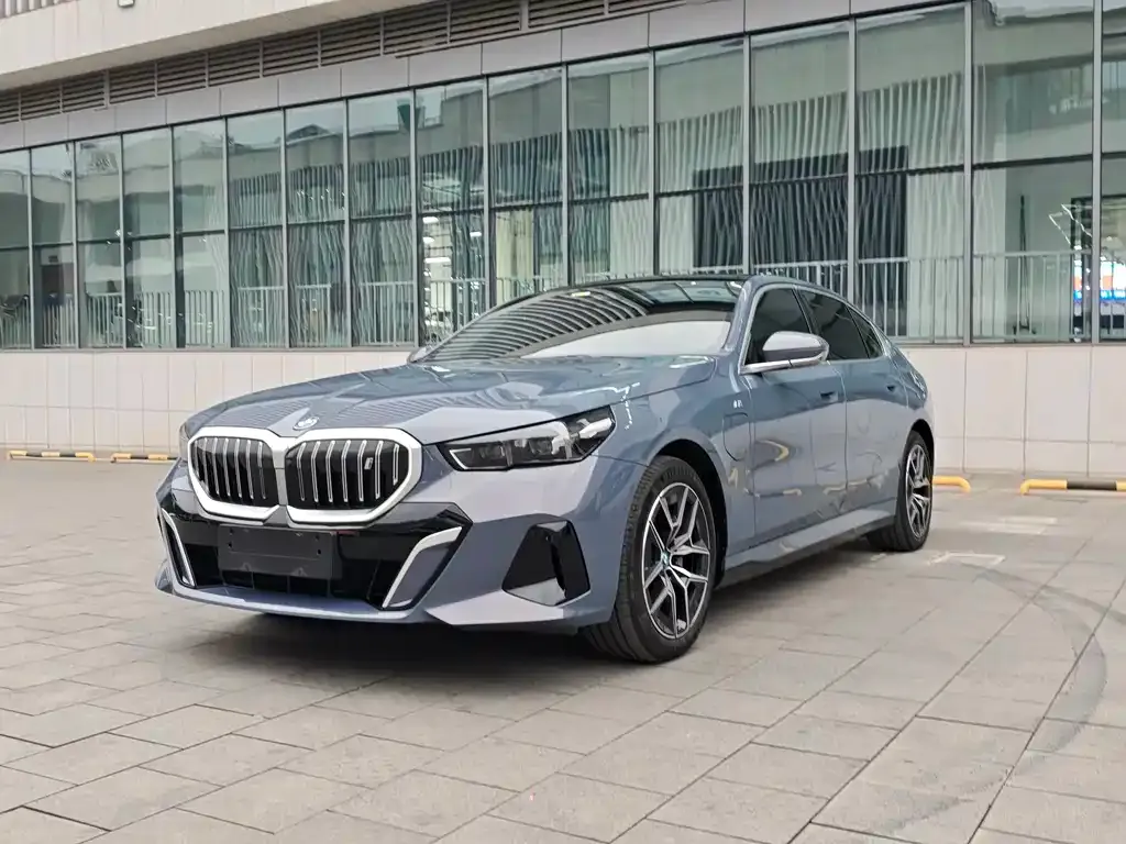 BMW i5 — фото 1