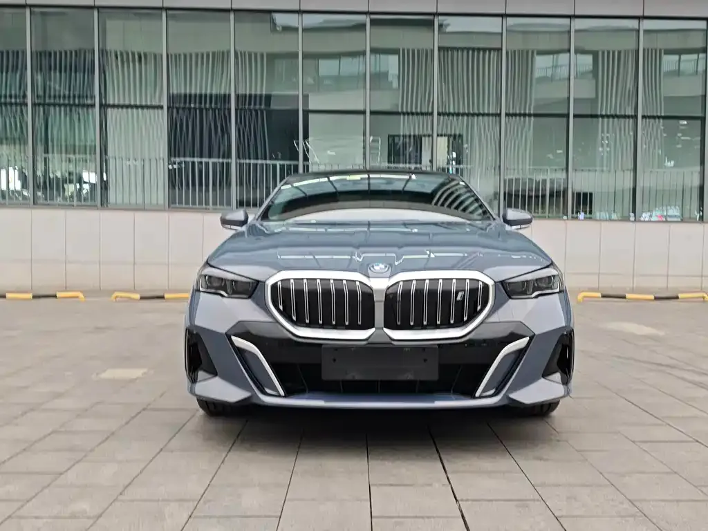 BMW i5 — фото 2
