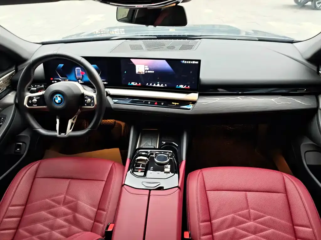 BMW i5 — фото 8