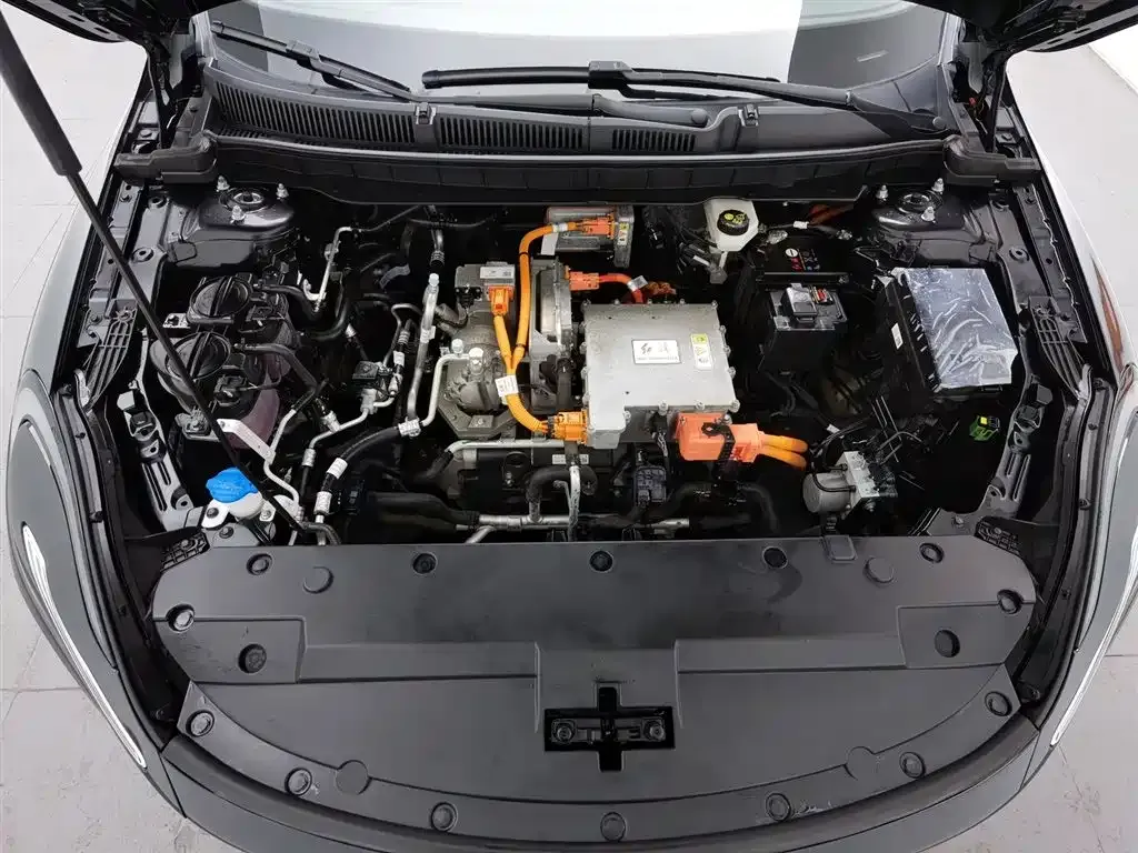 Hongqi E-QM5 — фото 10