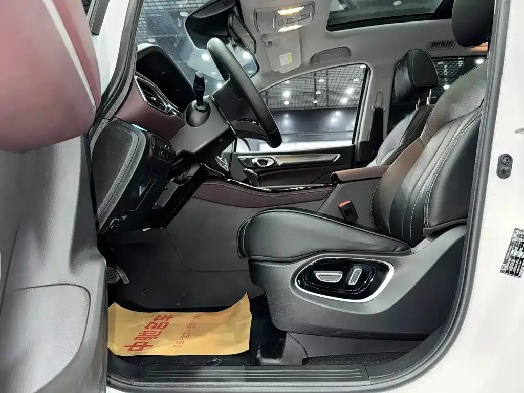 GAC Motor Trumpchi M6 — фото 9