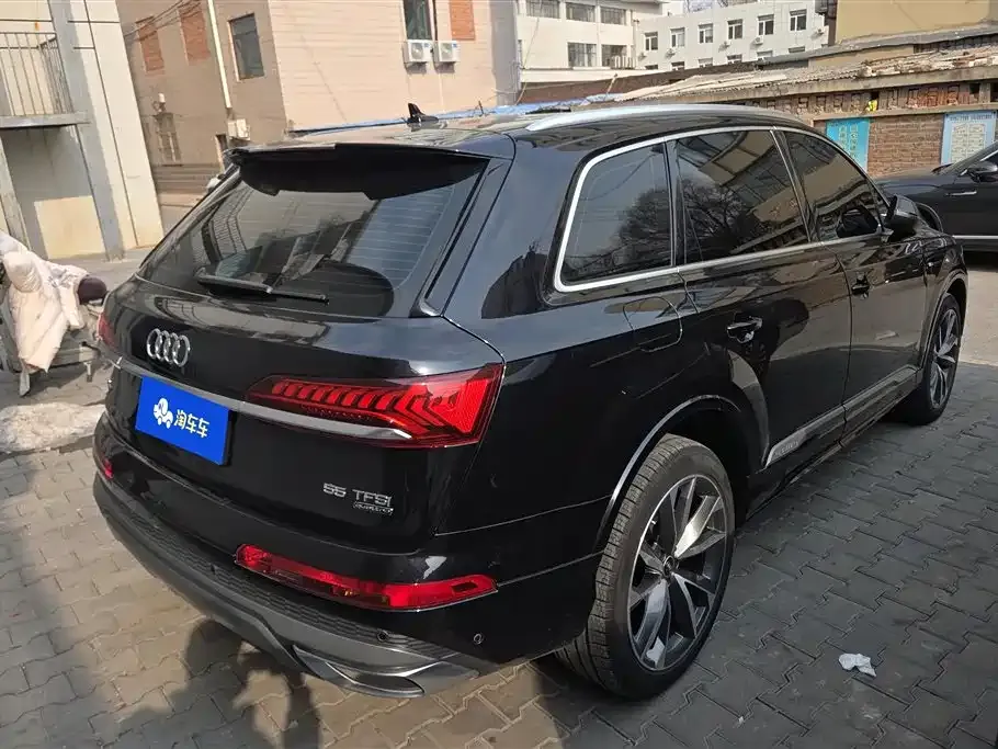 Audi Q7 — фото 9