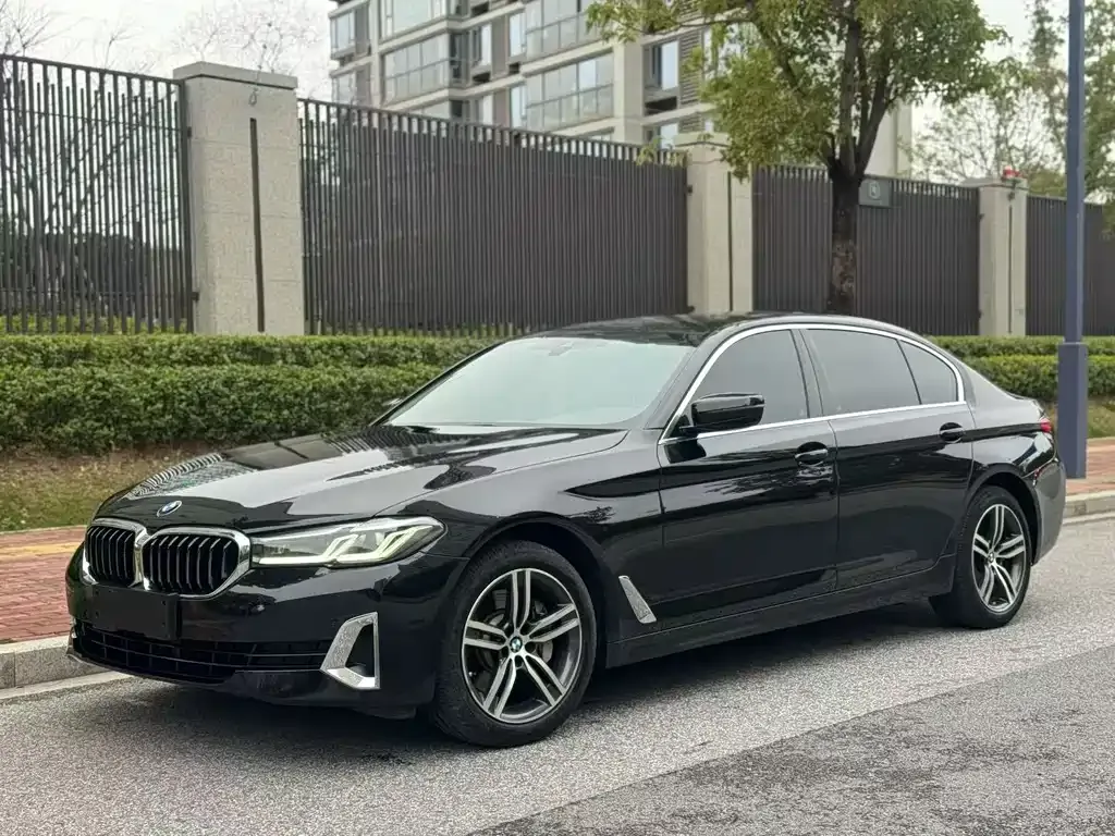 BMW 5 Series — фото 1