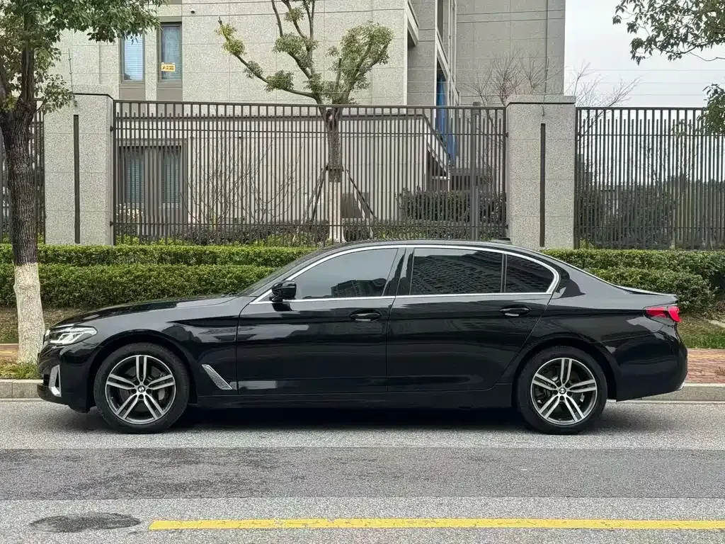BMW 5 Series — фото 10
