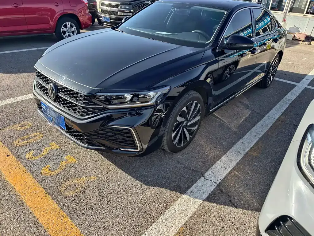 Volkswagen Passat — фото 1