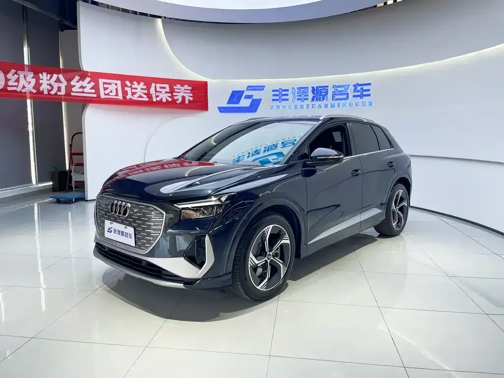 Audi Q4 e-tron — фото 1