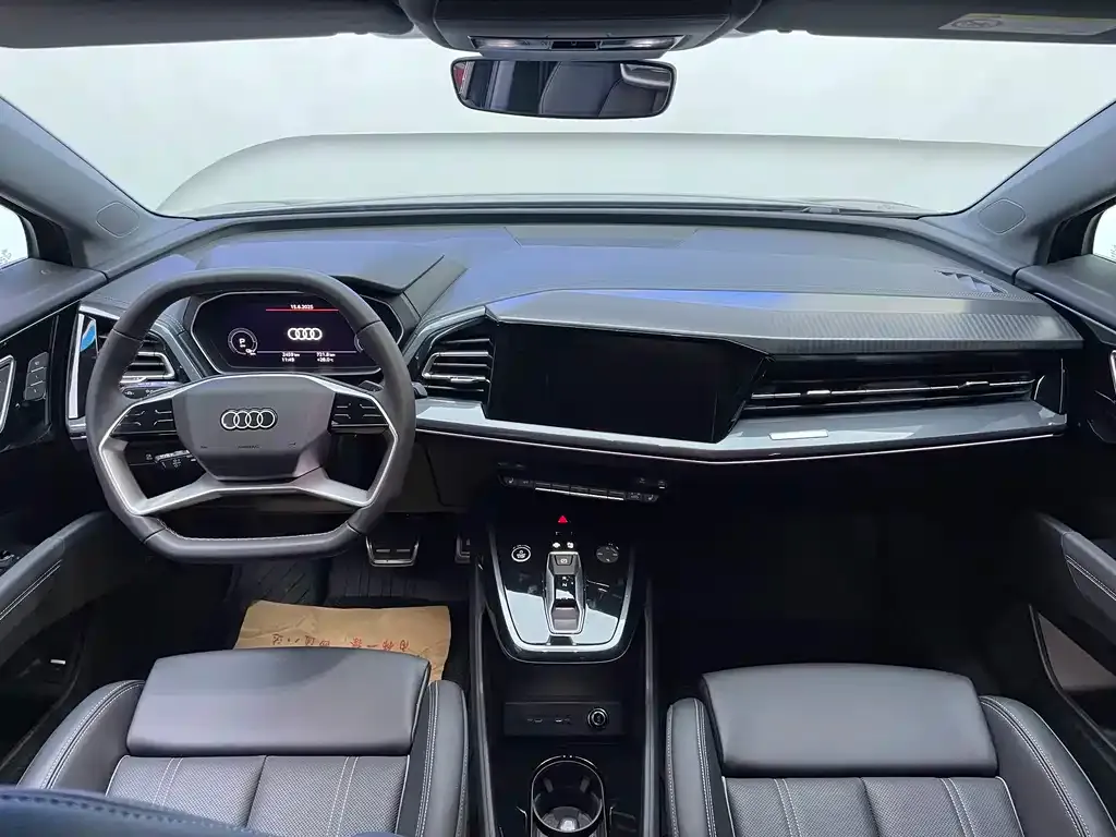 Audi Q4 e-tron — фото 6
