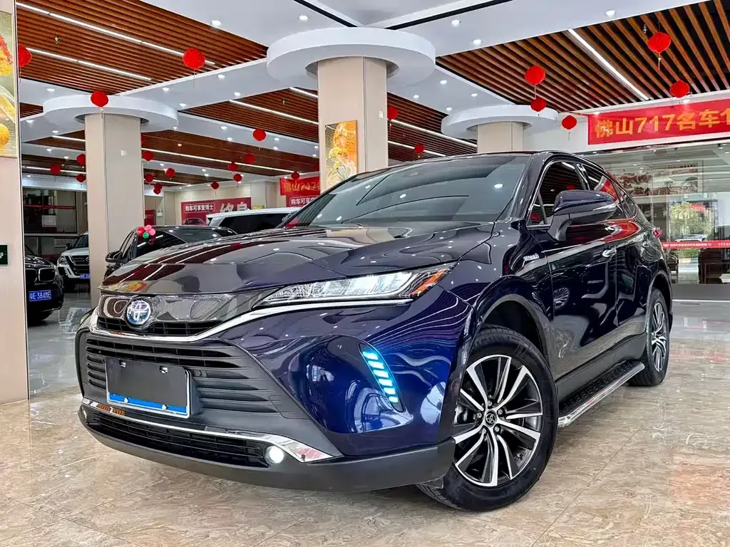 Toyota Harrier — фото 1