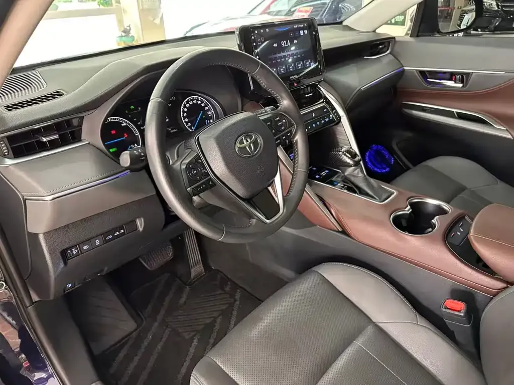 Toyota Harrier — фото 9
