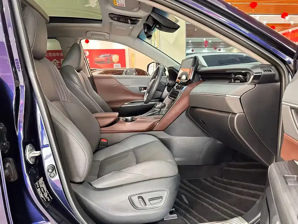 Toyota Harrier — фото 2