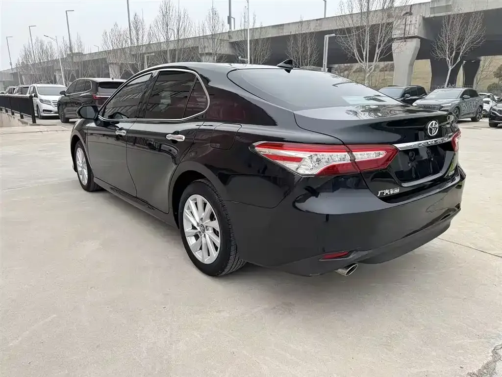 Toyota Camry — фото 8