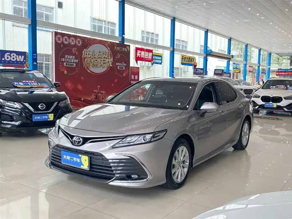 Toyota Camry — фото 1
