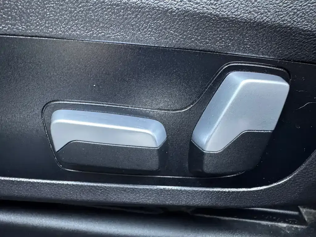 BMW 3 Series 2023 из CN, фото 10