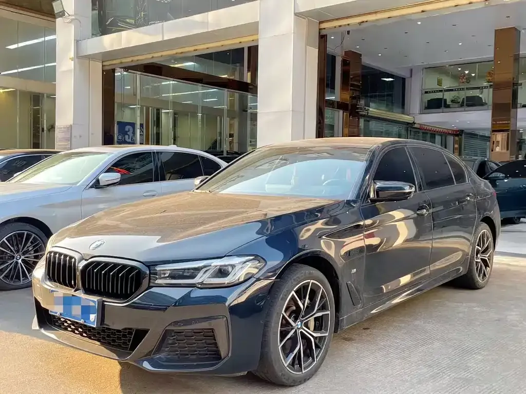BMW 5 Series — фото 1