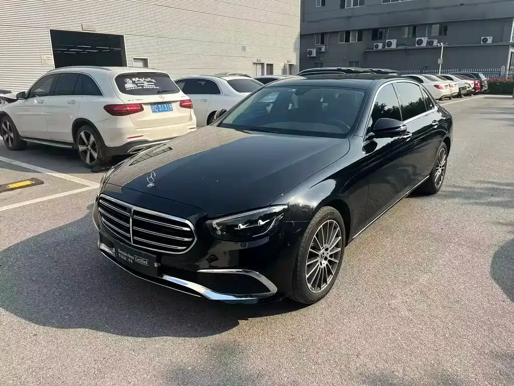 Mercedes-Benz E-Class — фото 1