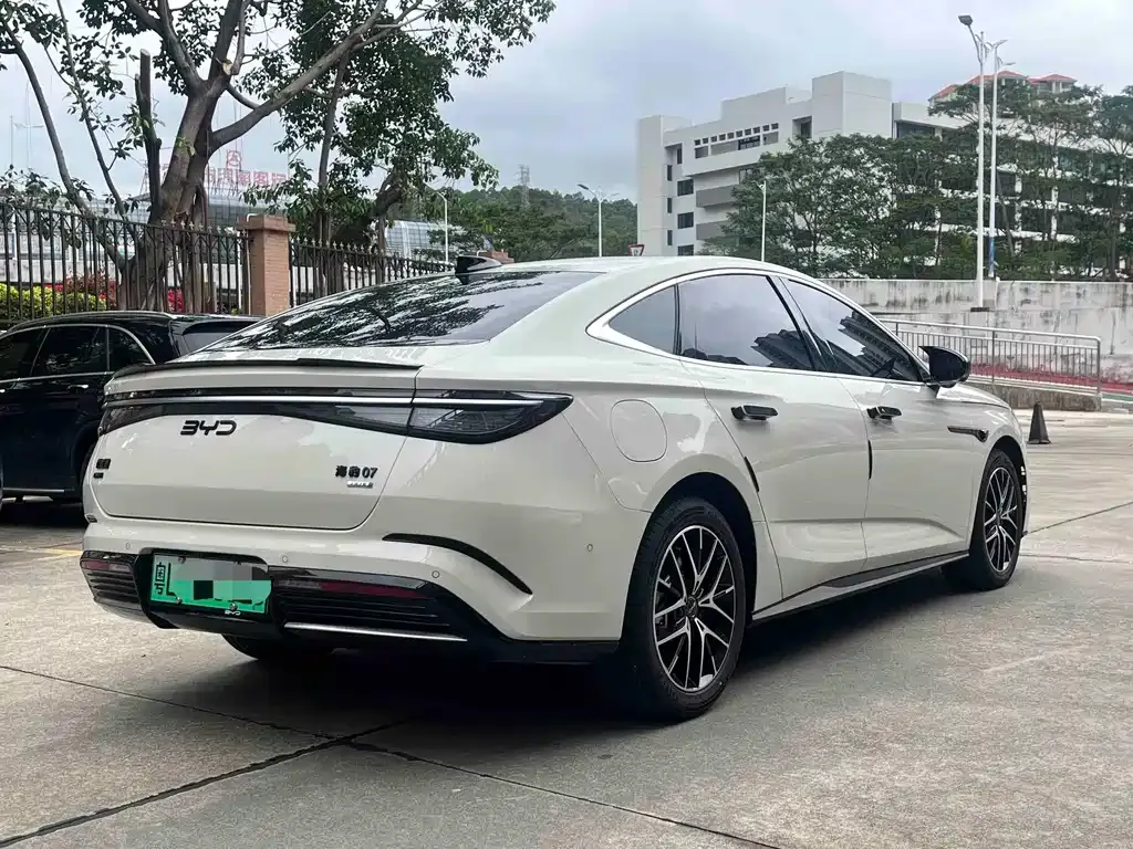 BYD Seal 07 DM-i — фото 9